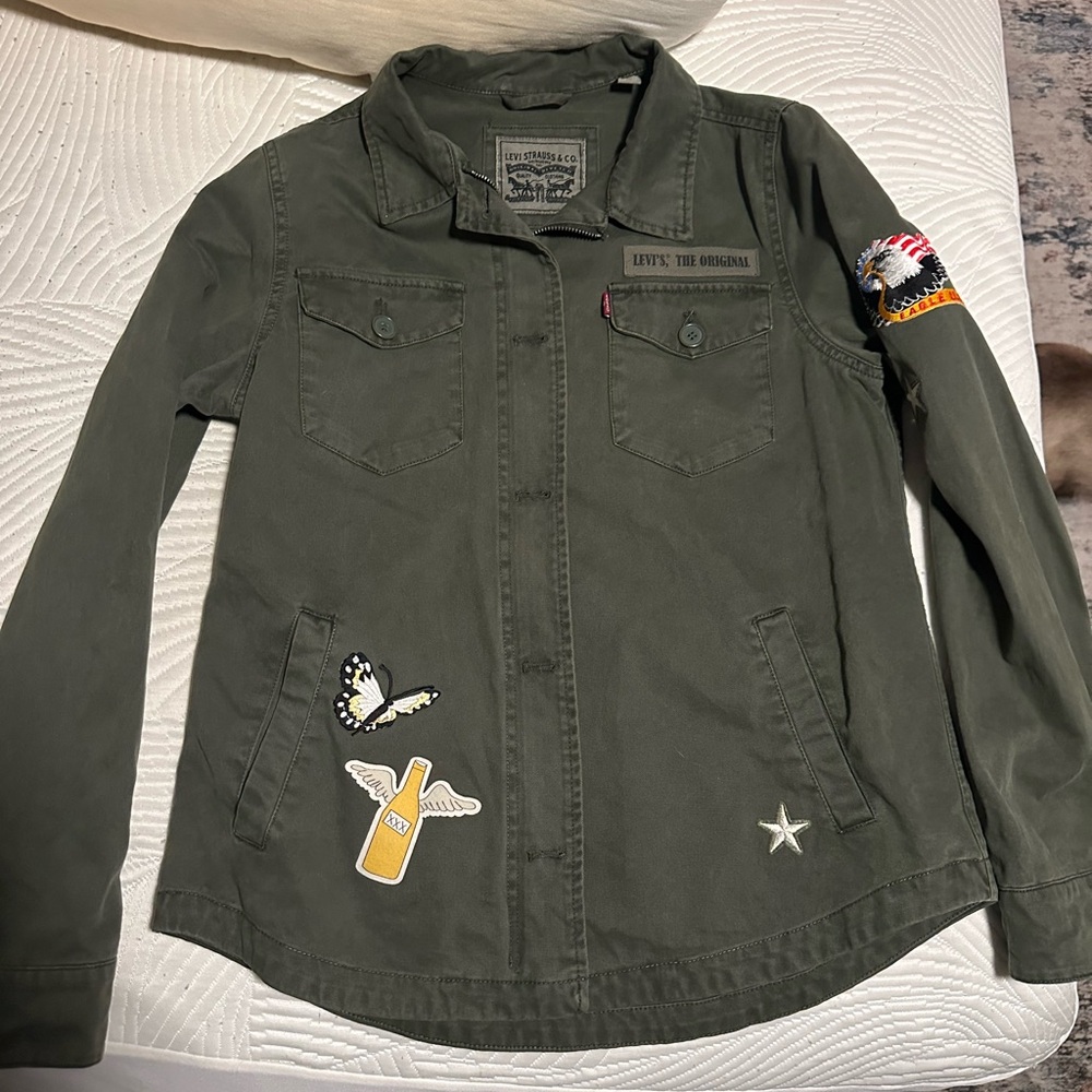 Levi's women’s Green Jean Jacket with Patches, Sz Medium